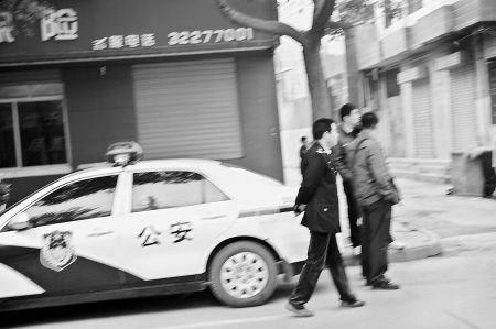 陕西咸阳一抢劫嫌犯看守所门口自开手铐逃跑